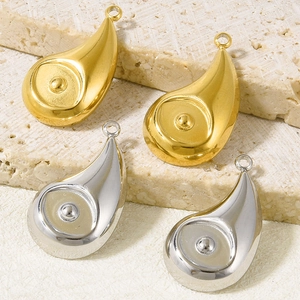 Macro view of teardrop 304 stainless steel pendants in gold and silver mirror finish