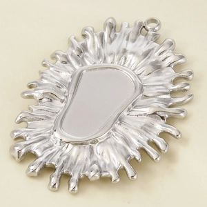 Detailed close-up of 304 stainless steel flower-shaped pendant for DIY jewelry making