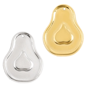 Gros plan de pendentifs avocat en acier inoxydable 304 aux finitions or et argent