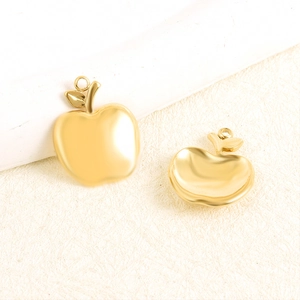 Détail de breloques en forme de pomme en acier inoxydable doré pour bijoux DIY