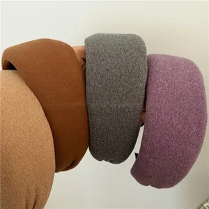 Lot de quatre serre-têtes larges en éponge et tissu mat, couleurs marron, gris et violet