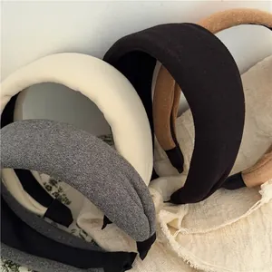Serre-têtes rembourrés en tissu aux couleurs neutres pour un look volumineux femme