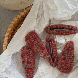 Five-piece set of red wool knit oval and teardrop BB hair clips with stylish textures