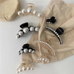 7-piece elegant pearl hair claw set in black and clear plastic for retro styling