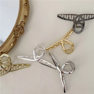 Set di 5 eleganti pinze per capelli in metallo minimalista con finiture metalliche miste