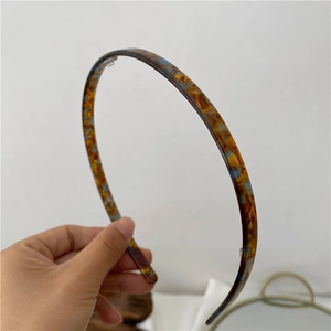 Detail of slim acetate headband with brown and blue tortoiseshell pattern and non-slip teeth