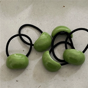 Lot de quatre chouchous ovales géométriques vert avocat avec élastiques noirs souples