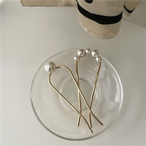U-shaped hair pins with minimalist pearls in gold finish for elegant hair styling