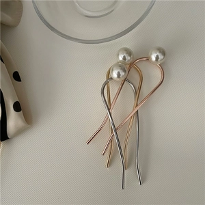 Elegant U-shaped hairpins with pearls in gold, silver, and rose gold finishes