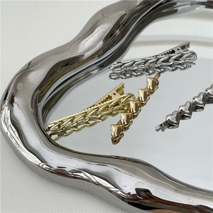 Set di fermagli per capelli minimalisti con cuore e catena in oro e argento