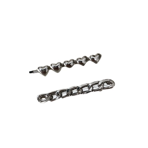 Set di fermagli per capelli minimalisti in argento con cuori e catena a maglia piatta