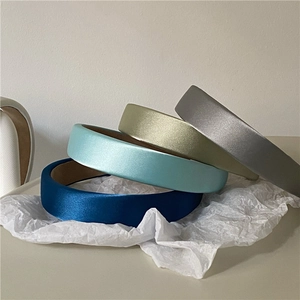 Cerchietti in raso minimalisti in blu navy, ciano, oro e grigio per donne