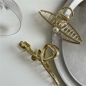Vintage Metal Rose Hair Claw Clip French Style Gold Silver Alloy Shark Clip With Artificial Pearl For Women Elegant Hair Accessories