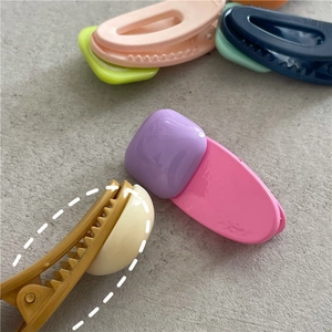 Détails des barrettes à cheveux colorées en plastique avec dents de maintien