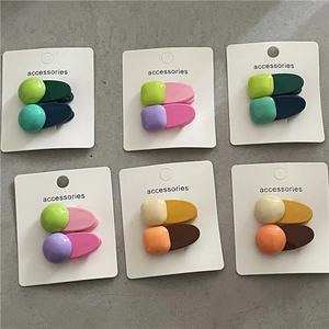 Lot de 6 paires de barrettes géométriques en résine aux tons macaron sur carte