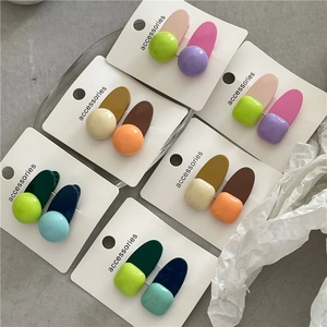 Détails de barrettes à cheveux géométriques colorées aux formes carrées et ovales