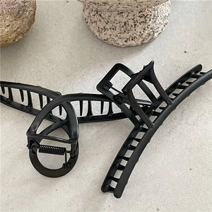 Minimalist Matte Black Alloy Hair Claw Clip For Women Geometric Cross Design Large Hair Catch Barrette Styling Accessory