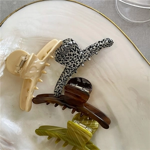 Detailed set of medium acetate hair claws in marble, tortoiseshell, and leopard patterns