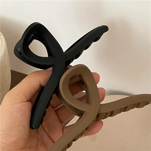 Pince à Cheveux Crabe Mate Grande pour Femmes Couleur Morandi Élégante Pince à Cheveux en Plastique Accessoires Barrette Géométrique