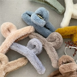 Pince à Cheveux Large en Fausse Fourrure de Lapin pour Femmes Peluche Douce Épingle à Cheveux Automne Hiver Accessoires