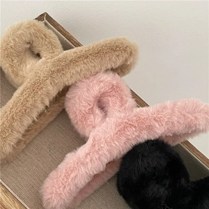 Détails de grandes pinces à cheveux en fausse fourrure peluche en kaki, rose et noir d'hiver