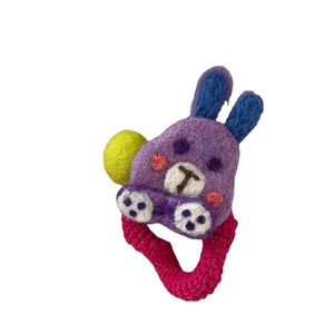Niedliches lila Wollfilz-Kaninchen Haargummi mit buntem gestricktem Gummiband