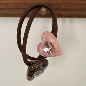 Elegant hair ties with heart pendants in pink marble and brown tortoiseshell with crystals