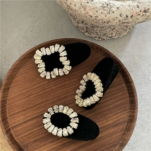 Détails de barrettes en velours de luxe avec strass géométriques en micro-pavage