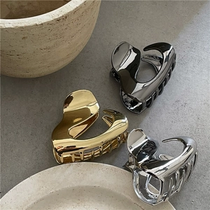 Pinza per Capelli in Metallo Geometrica Moderna Clip a Artiglio in Lega Minimalista Grande Antiscivolo Oro Argento Nero Donna Accessori