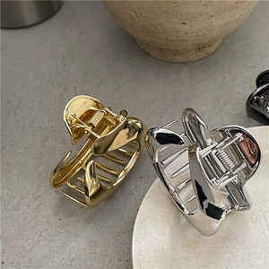Pinze per capelli geometriche minimaliste in oro e argento con linee fluide e ondulate
