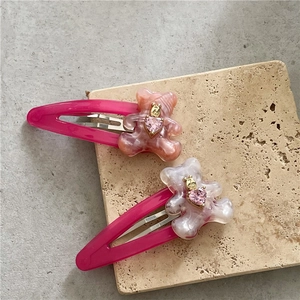 Barrettes à cheveux ourson en résine rose effet marbre avec strass en cœur