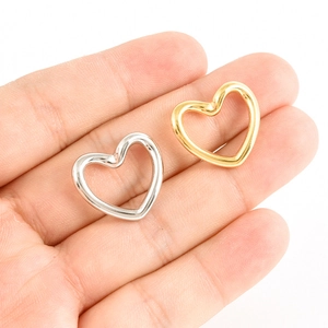 Colgantes de corazón hueco en acero inoxidable 304 pulido color oro y plata