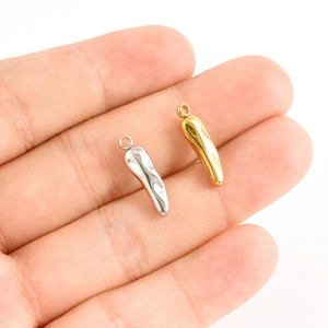 Handheld 304 stainless steel chili pepper pendants in gold and silver finish for DIY jewelry