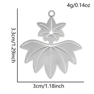 Detailed view of silver maple leaf pendant with 3.3cm height and 4g weight dimensions