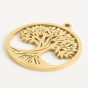 Macro detail van de 304 roestvrijstalen gouden levensboom hanger met hol ontwerp