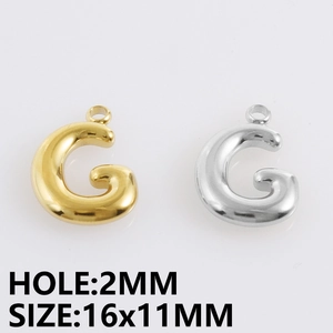 Macro-detail van 304 roestvrijstalen bubble letter G hangers in goud en zilver afwerking