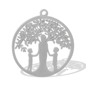 Makro-Detail des 304 Edelstahl-Lebensbaums mit Familiensilhouette Anhänger