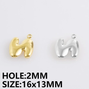 Macro-opname van 3D-bubble letterhangers in goud en zilver met gaten van 2mm