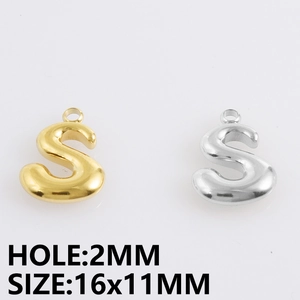 Detailweergave van de 304 roestvrijstalen letter S hanger in goud en zilver finish