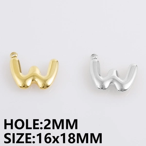 Detail van gouden en zilveren letter W-hangers met 2mm gat en 16x18mm afmetingen