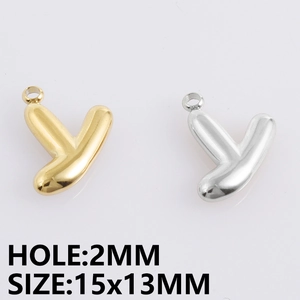 Detail van letter Y hanger in goud en zilver, maat 15x13mm met een gat van 2mm breed