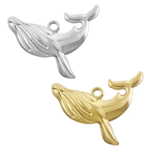 Gros plan détaillé des pendentifs baleine en acier inoxydable 304 argenté et doré 18k