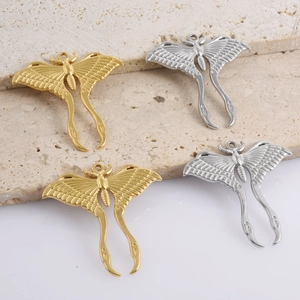 Nahaufnahme von 18k Gold und Silber Mondmotte Anhängern für DIY-Schmuckherstellung