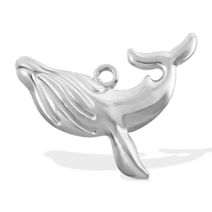 Vue détaillée d'un pendentif baleine en acier inoxydable poli avec textures réalistes