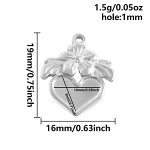 Détails du support pendentif cœur avec gravure florale et dimensions techniques 19x16mm