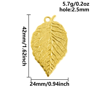 Detailed size specifications for a gold leaf pendant showing dimensions and hole size
