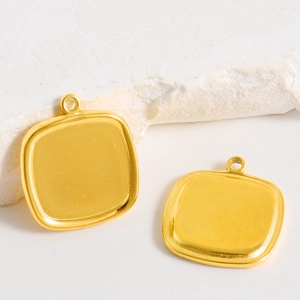 Colgantes cuadrados minimalistas de acero inoxidable con bordes redondeados en oro
