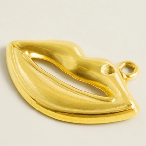 Detailed macro view of a gold-plated 304 stainless steel hollow lip-shaped pendant accessory