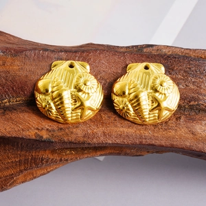 Détails des pendentifs coquillage en acier inoxydable plaqué or 18k avec motifs étoiles