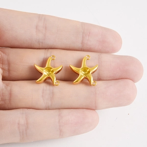 Détail de pendentifs étoile de mer en acier 304 avec doubles boucles et sertis